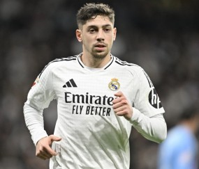 B体育-巴尔韦德是欧冠对英超球队半场帽子戏法第二人，上一位是梅西